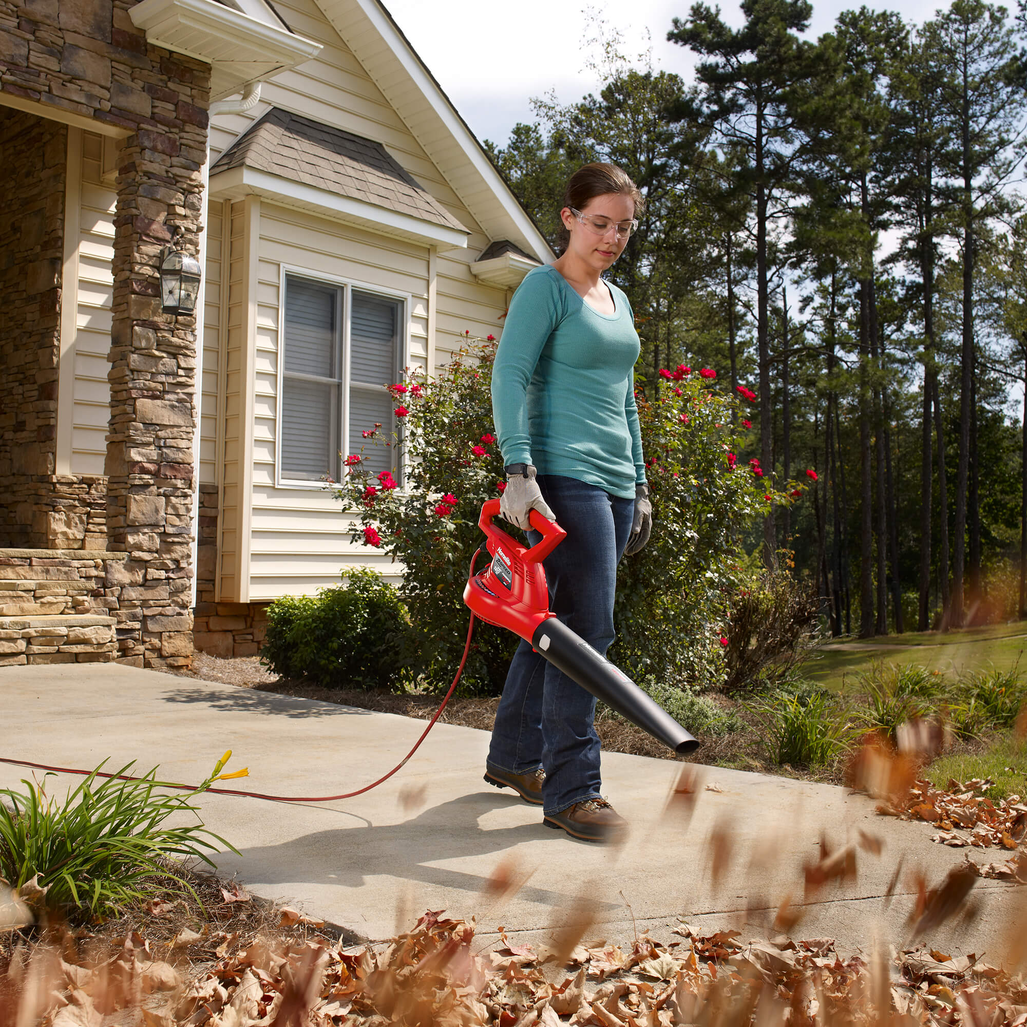 7 Amp Electric Leaf Blower/Sweeper
